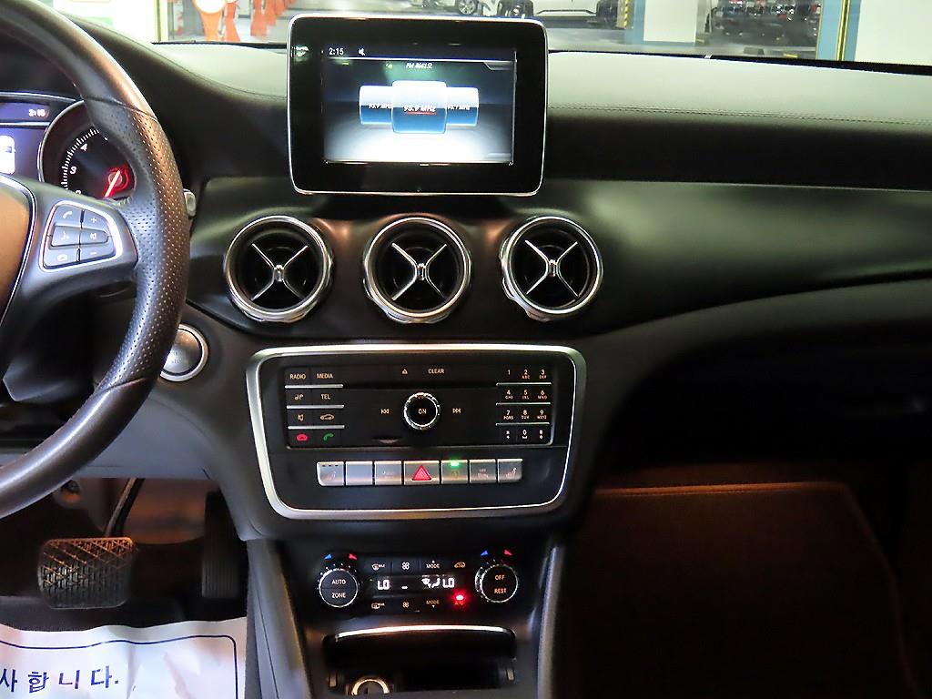 Mercedes Benz GLA Class - Vista 11