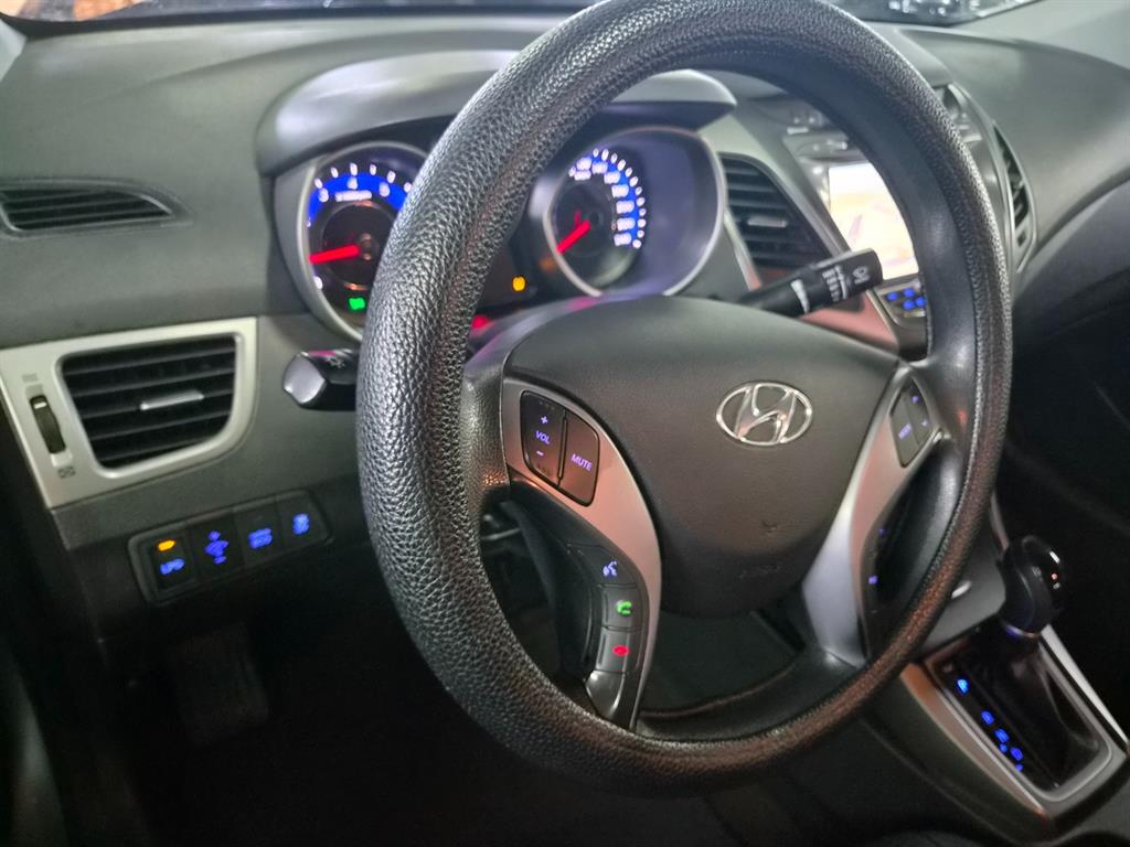HYUNDAI Avante - Vista 12