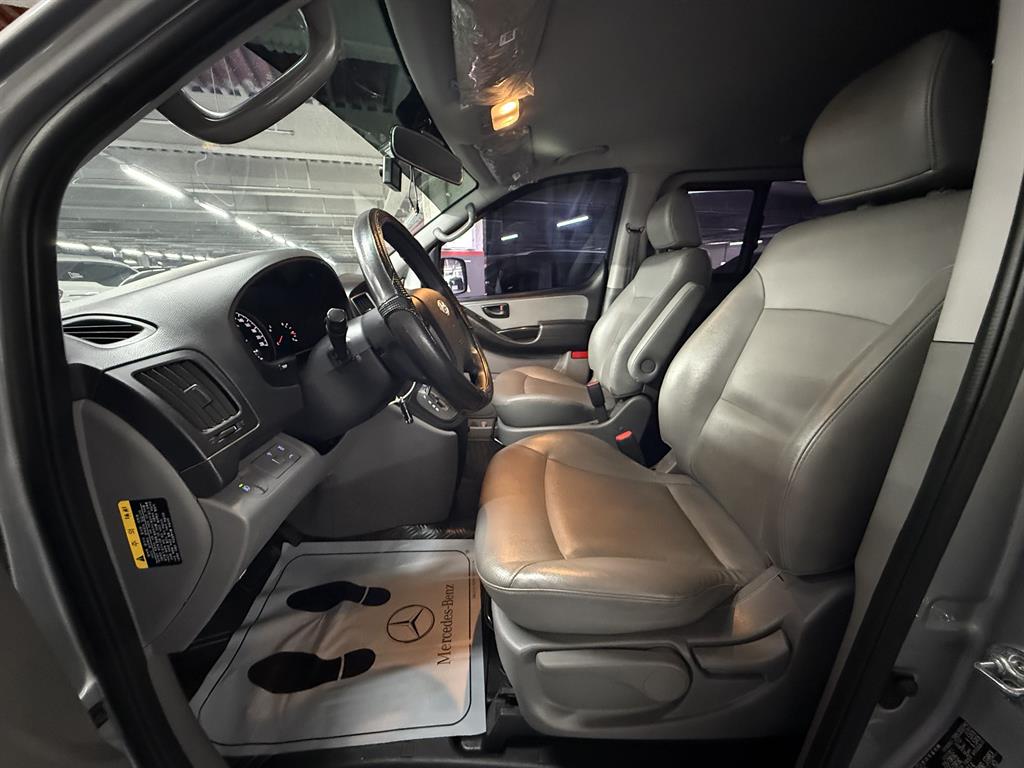 HYUNDAI Starex - Vista 7