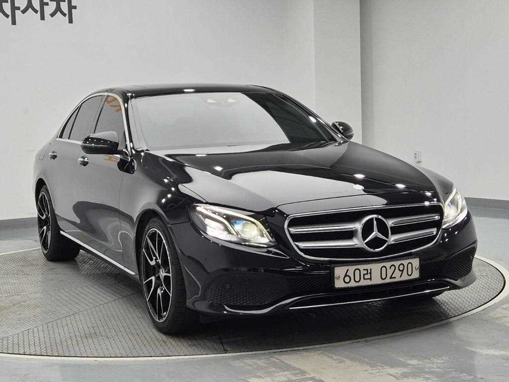 Mercedes Benz E class - Vista 4