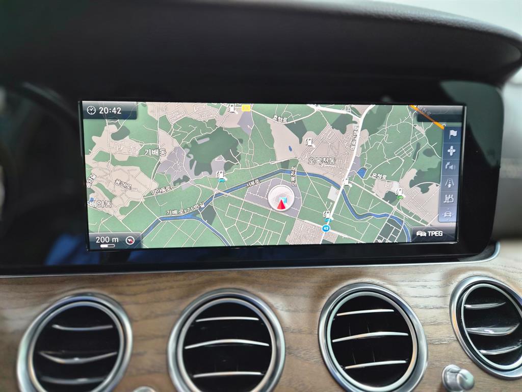 Mercedes Benz E class - Vista 12