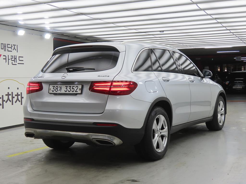 Mercedes Benz GLC Class - Vista 4