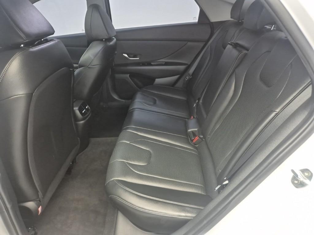 HYUNDAI Avante - Vista 12
