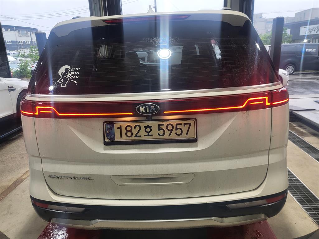 KIA Carnival - Vista 4