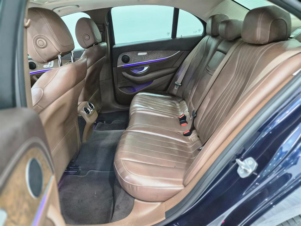 Mercedes Benz E class - Vista 5