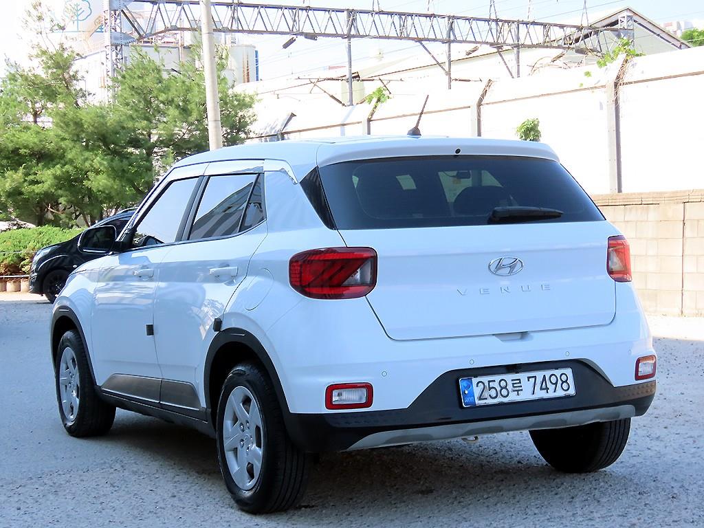 HYUNDAI Venue - Vista 3