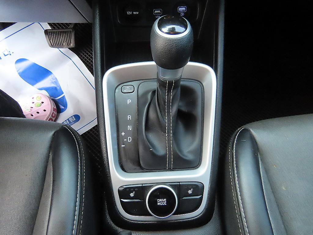 HYUNDAI Venue - Vista 10