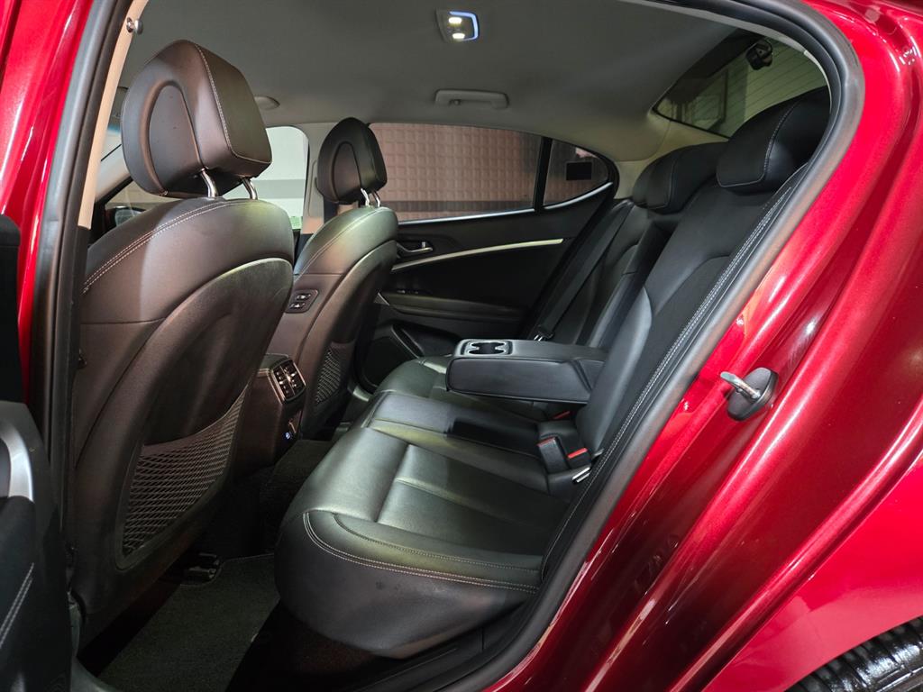 Genesis G70 - Vista 7
