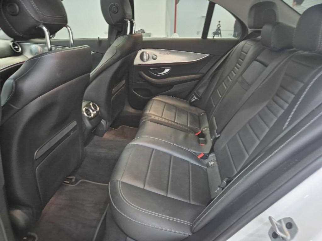 Mercedes Benz E class - Vista 12