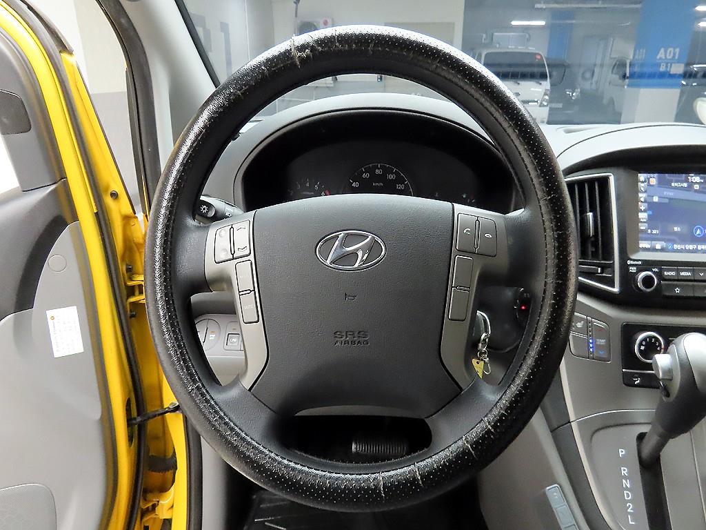 HYUNDAI Starex - Vista 6