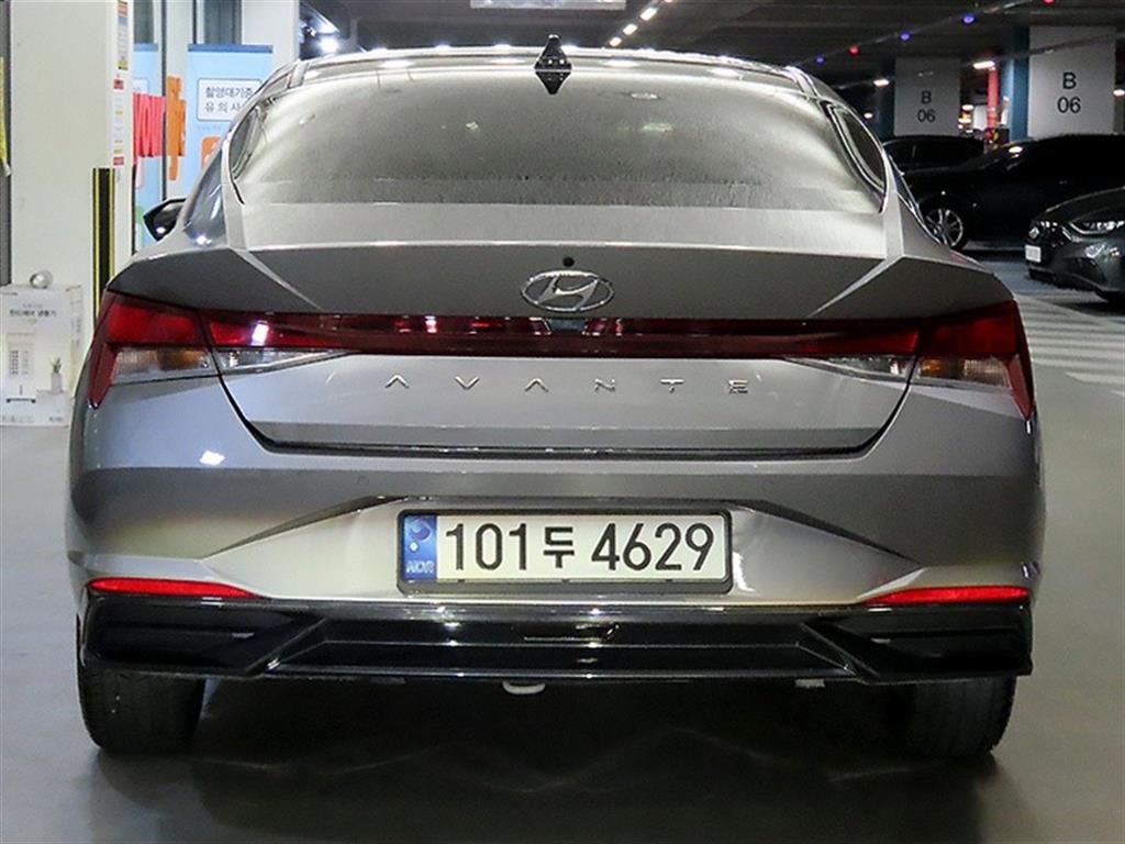 HYUNDAI Avante - Vista 5