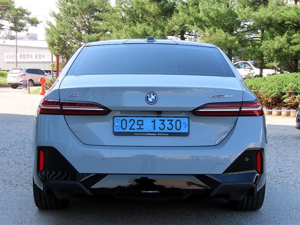 BMW i5 - Vista 4