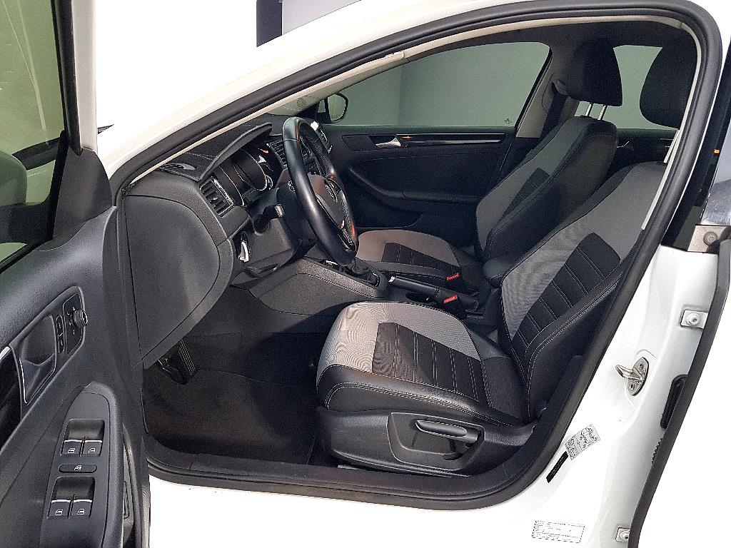 Volkswagen Jetta - Vista 8