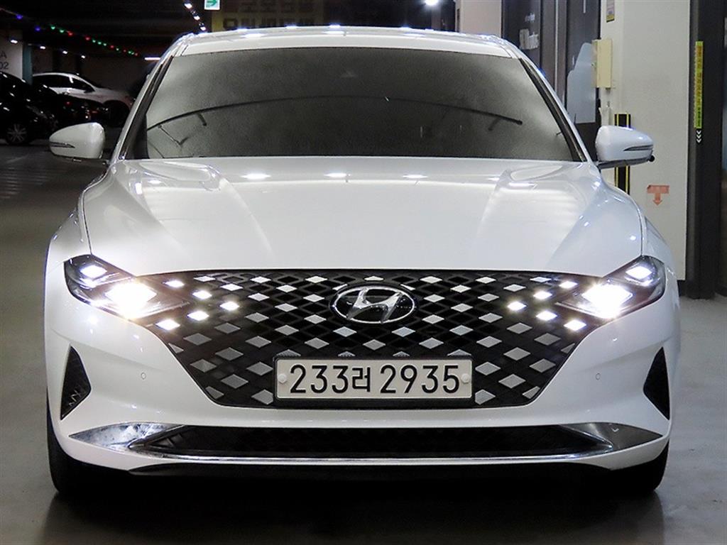 HYUNDAI Grandeur - Vista 2