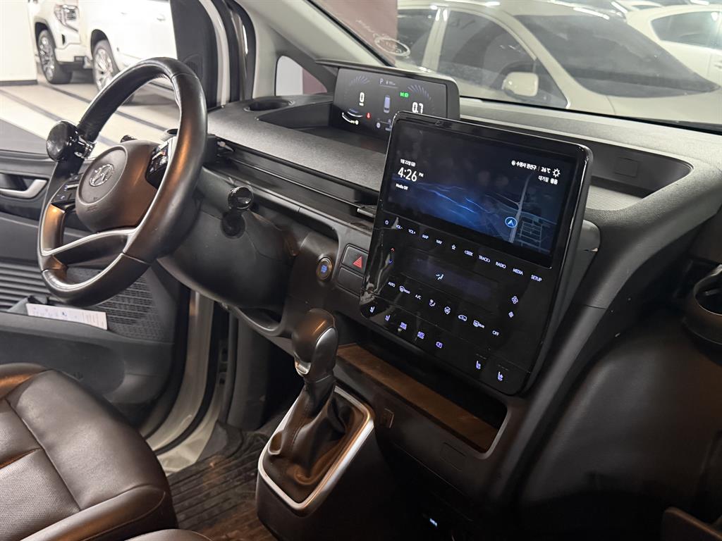 HYUNDAI Staria - Vista 11