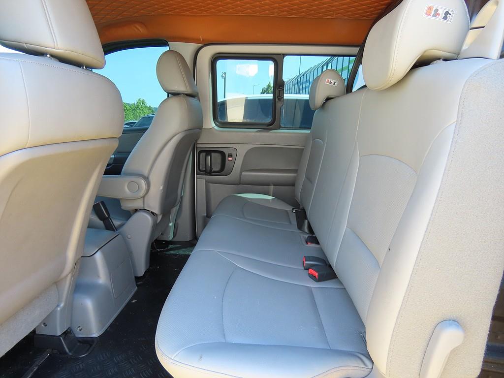 HYUNDAI Starex - Vista 9