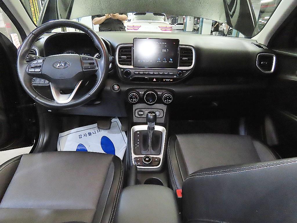 HYUNDAI Venue - Vista 10