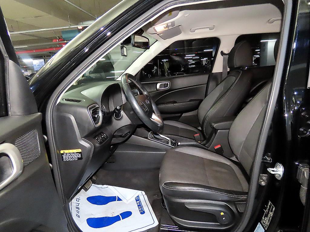 HYUNDAI Venue - Vista 6