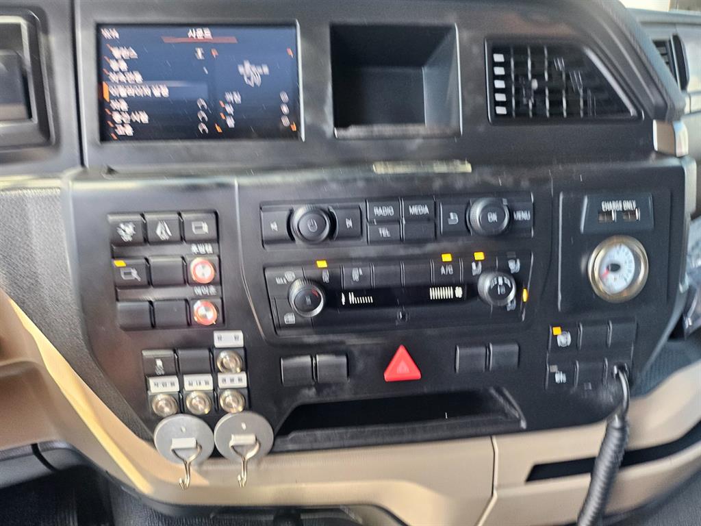 medium and large cargo truck 2023 Azul - Importación desde Corea - HF Imports Iquique - Foto 13