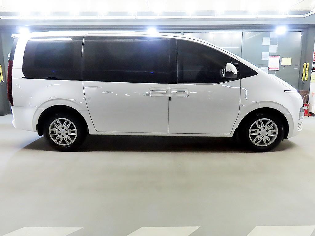 HYUNDAI Staria - Vista 3
