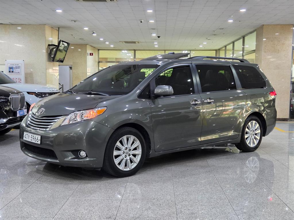 Toyota Siena 2012 Gris - Importación desde Corea - HF Imports Iquique - Foto 1