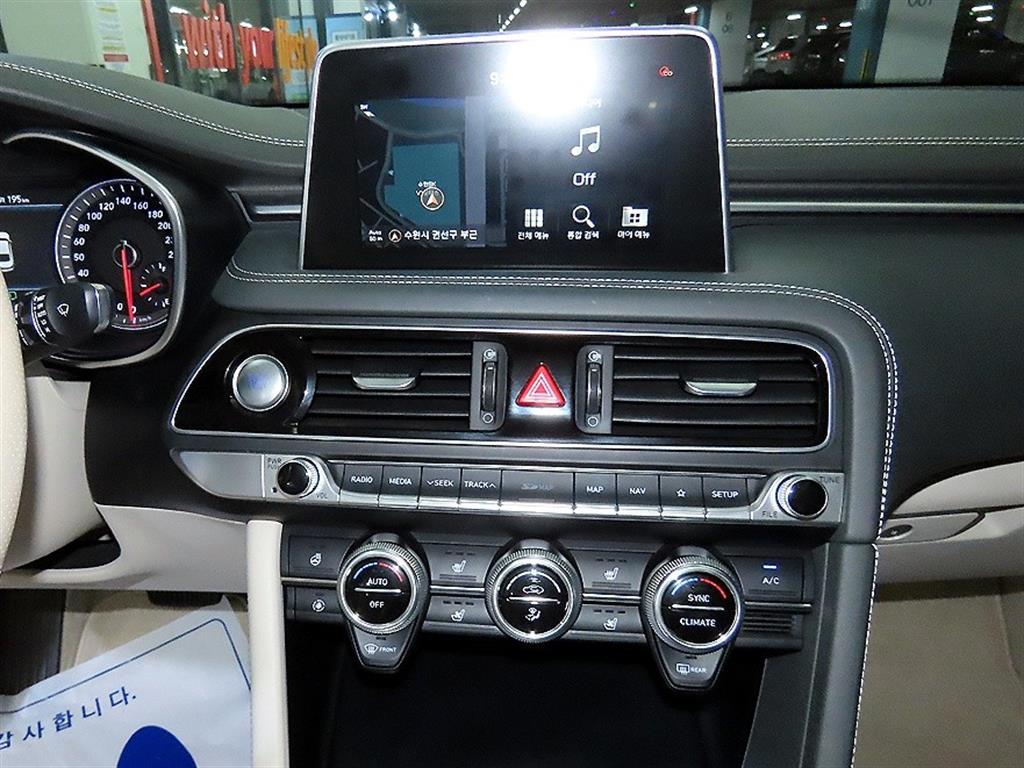 Genesis G70 - Vista 11
