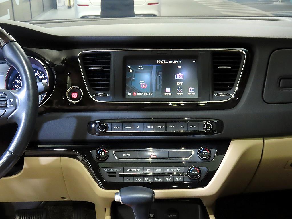 KIA Carnival - Vista 11