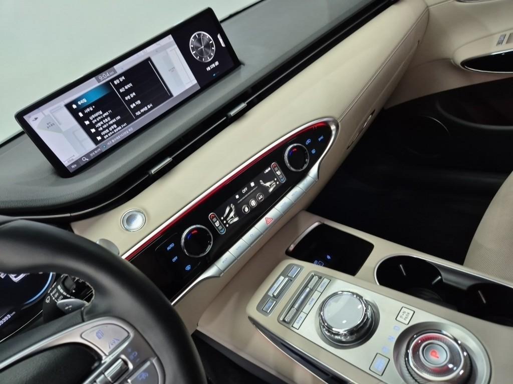Genesis GV70 - Vista 9