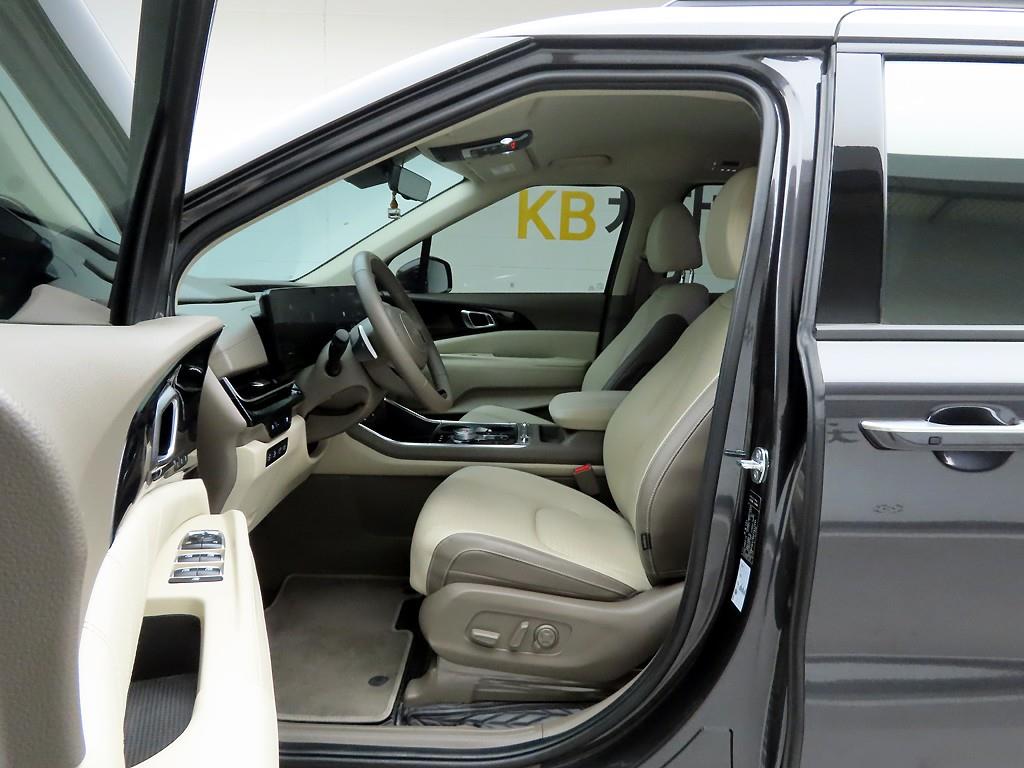 KIA Carnival - Vista 11