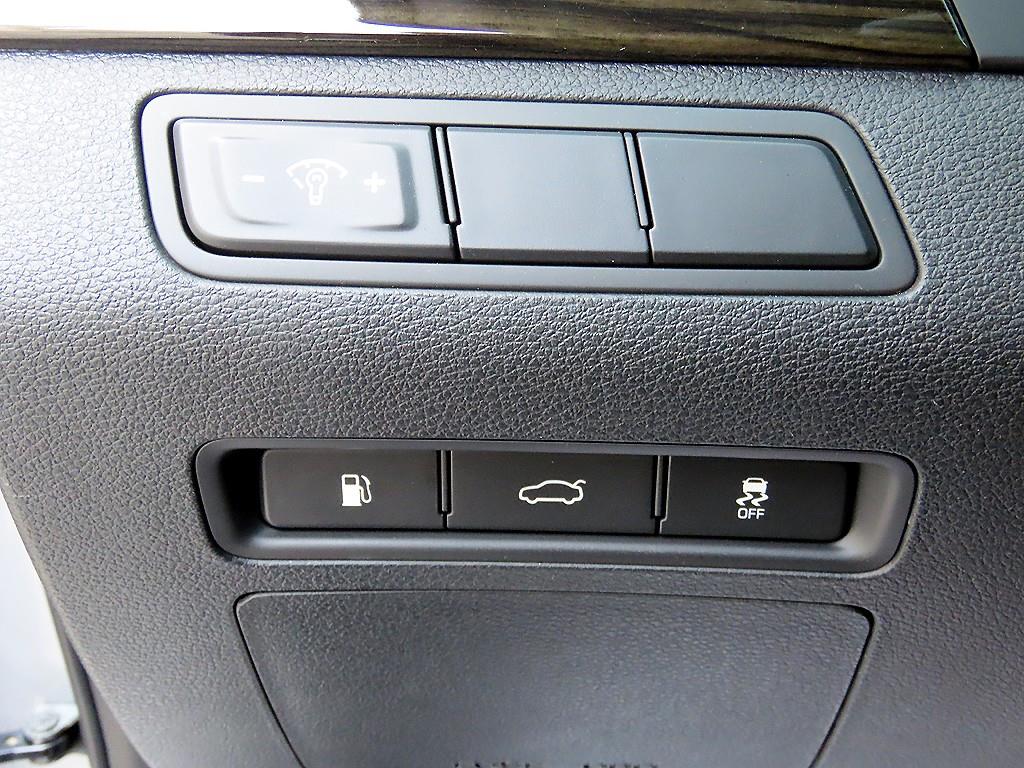 HYUNDAI Sonata - Vista 12