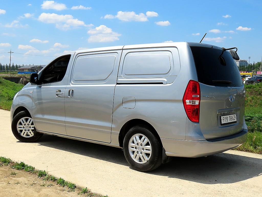 HYUNDAI Starex - Vista 3