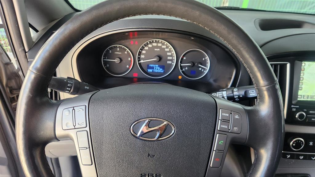 HYUNDAI Starex - Vista 5