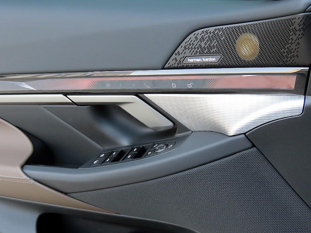 BMW i5 - Vista 12