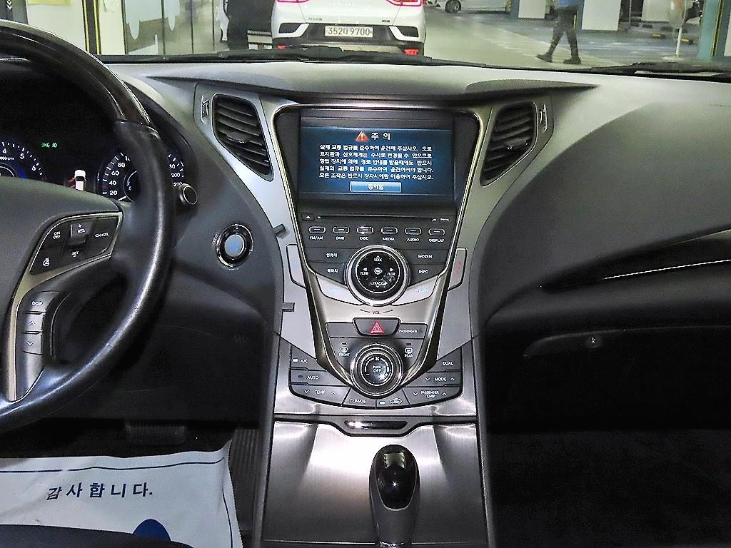HYUNDAI Grandeur - Vista 11