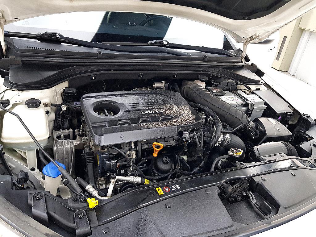 HYUNDAI Avante - Vista 6