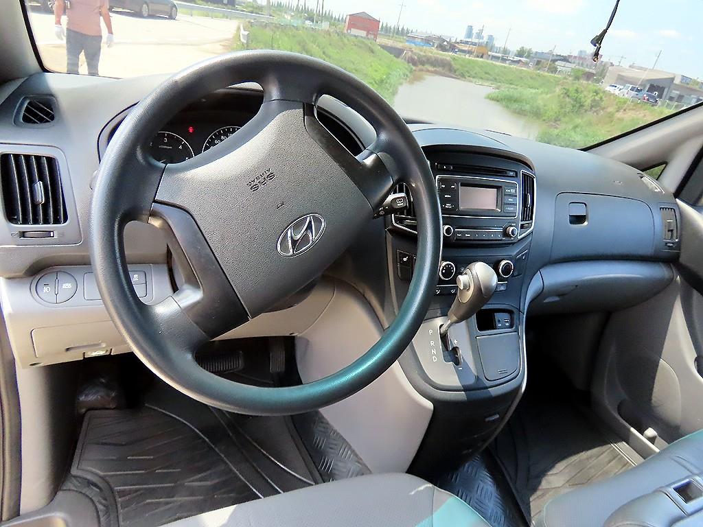 HYUNDAI Starex - Vista 9