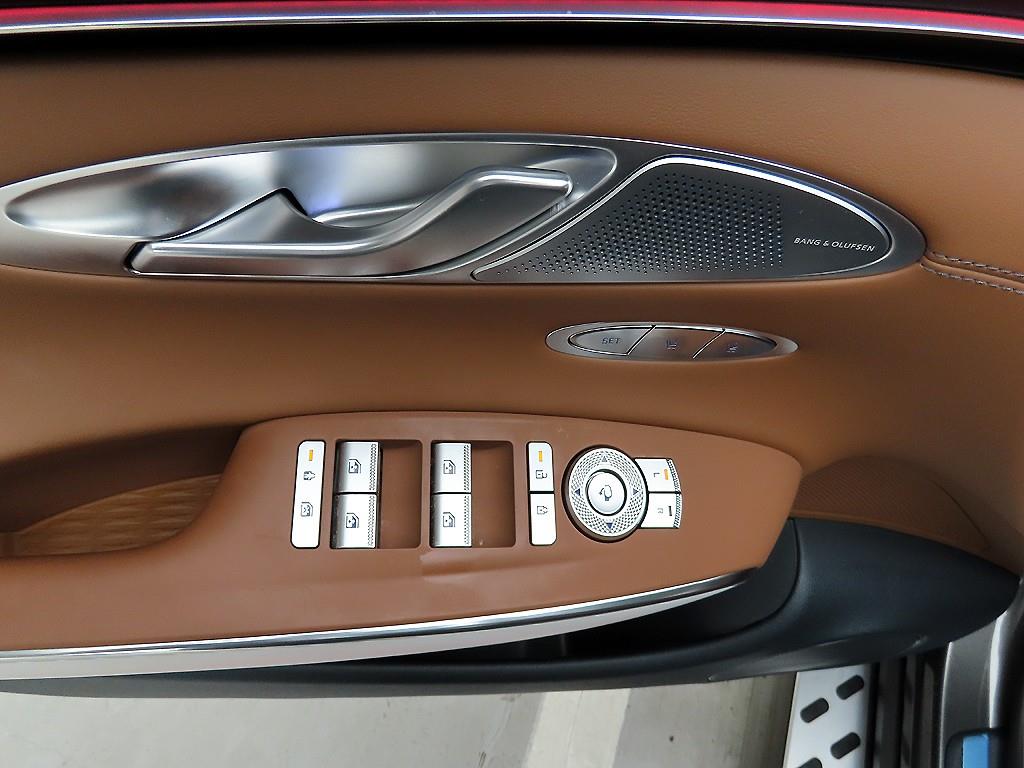 Genesis GV70 - Vista 11