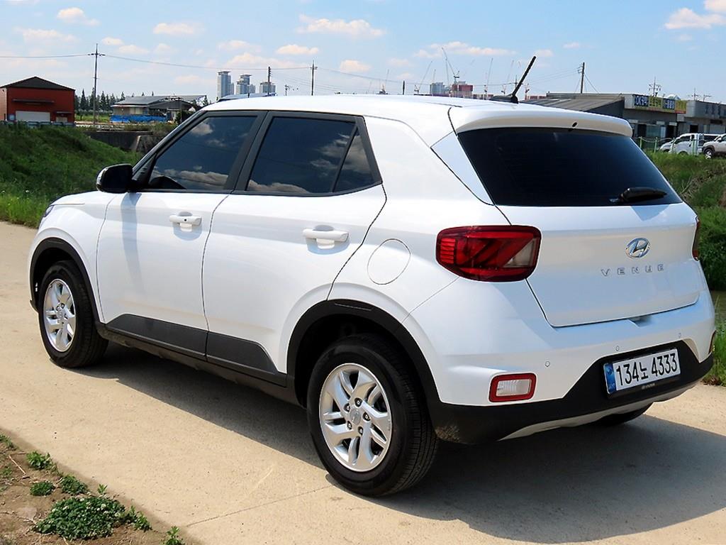 HYUNDAI Venue - Vista 3