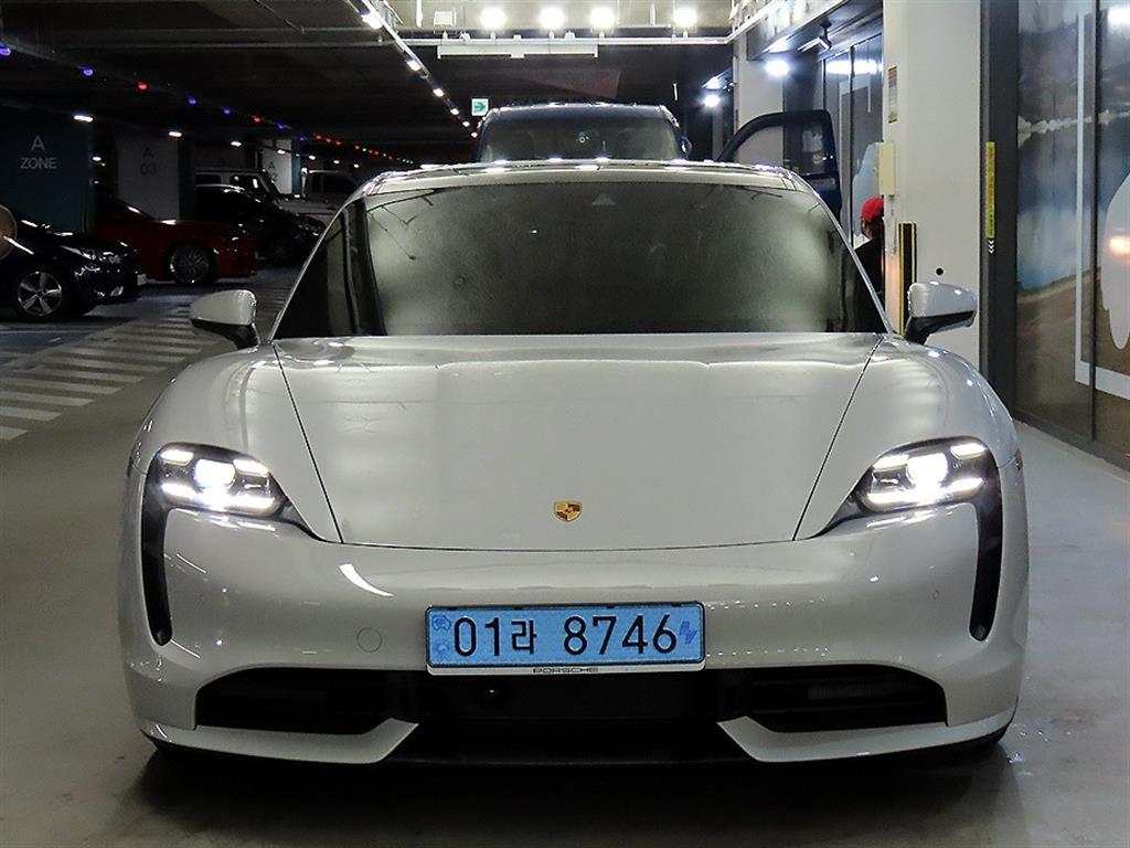 Porsche Taycan - Vista 2
