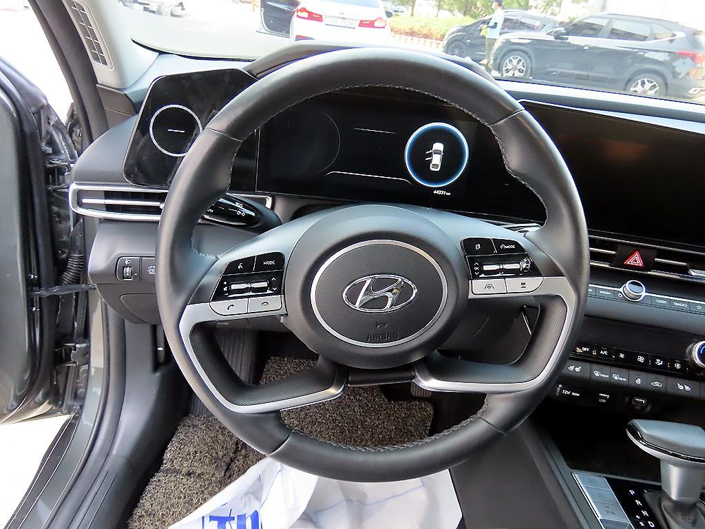 HYUNDAI Avante - Vista 8