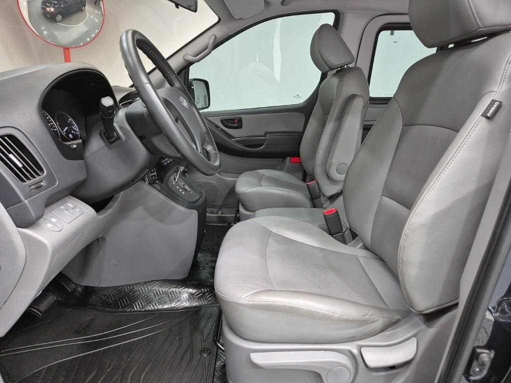 HYUNDAI Starex - Vista 11