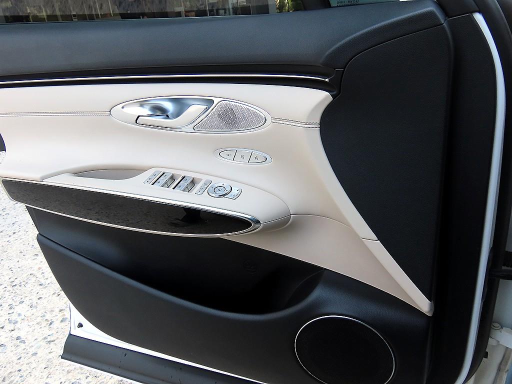 Genesis GV70 - Vista 12