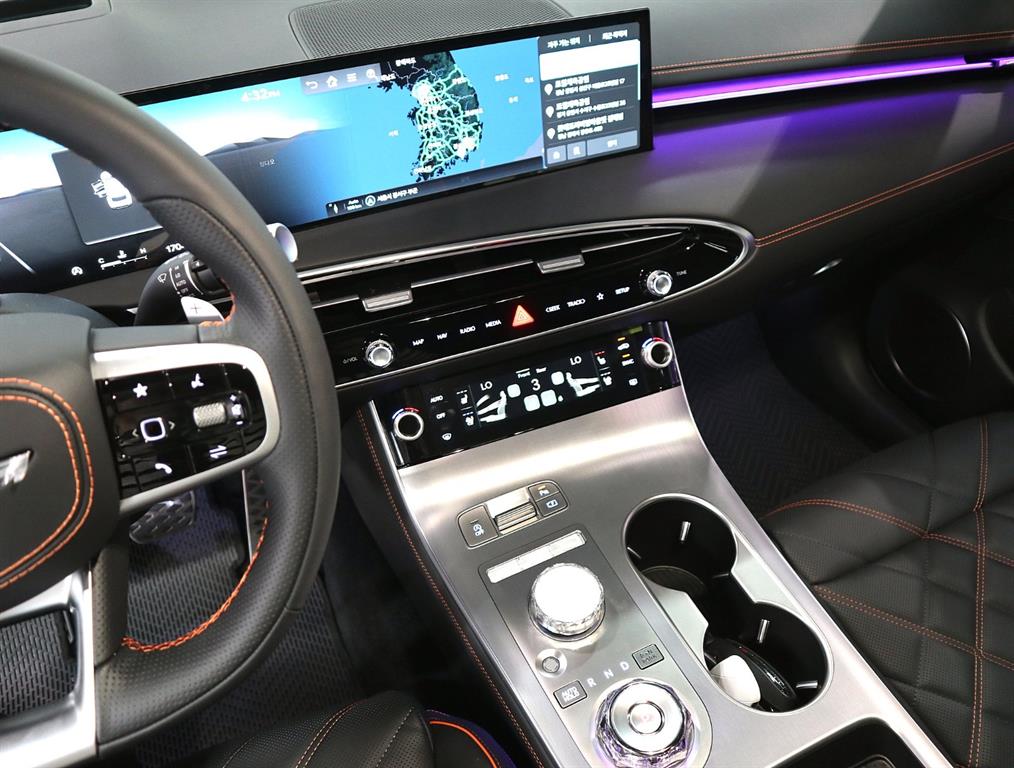 Genesis GV70 - Vista 11