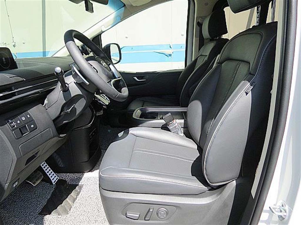 HYUNDAI Staria - Vista 11
