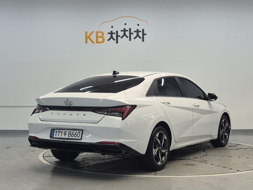 HYUNDAI Avante - Vista 3