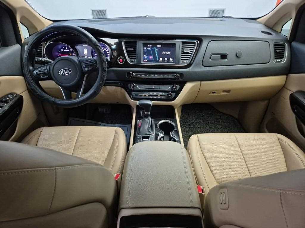 KIA Carnival - Vista 7
