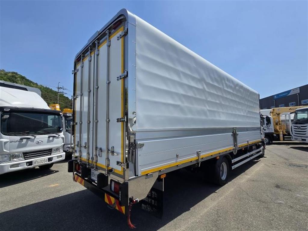 medium and large cargo truck - Vista 7