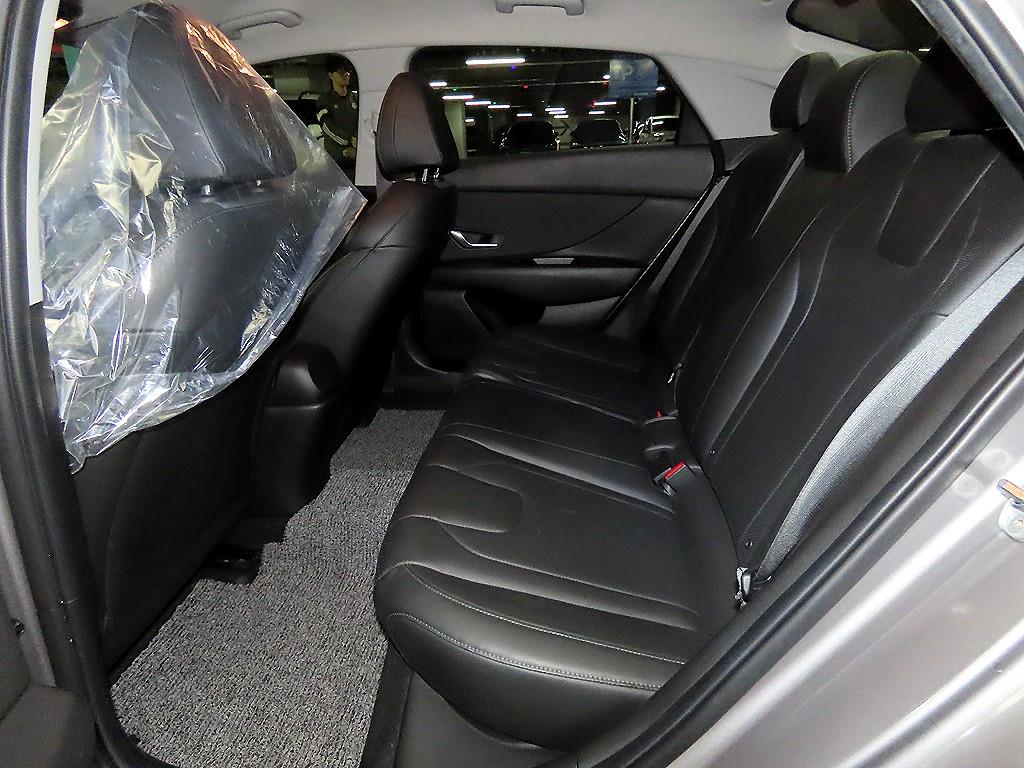 HYUNDAI Avante - Vista 7