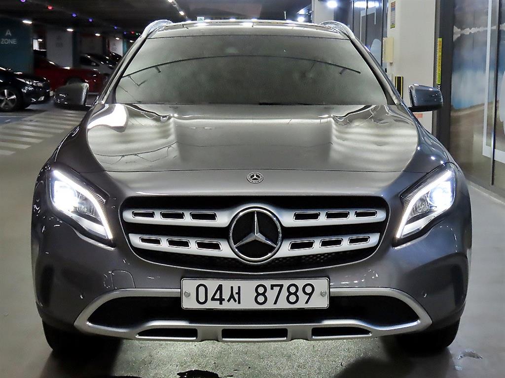 Mercedes Benz GLA Class - Vista 2