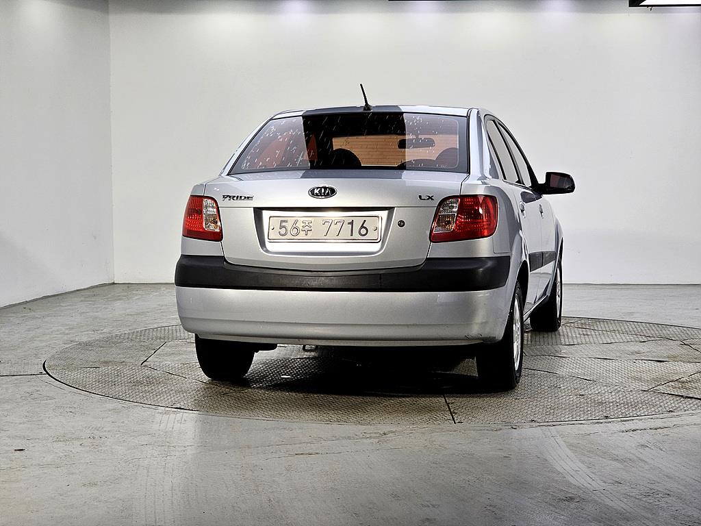 KIA Pride - Vista 3